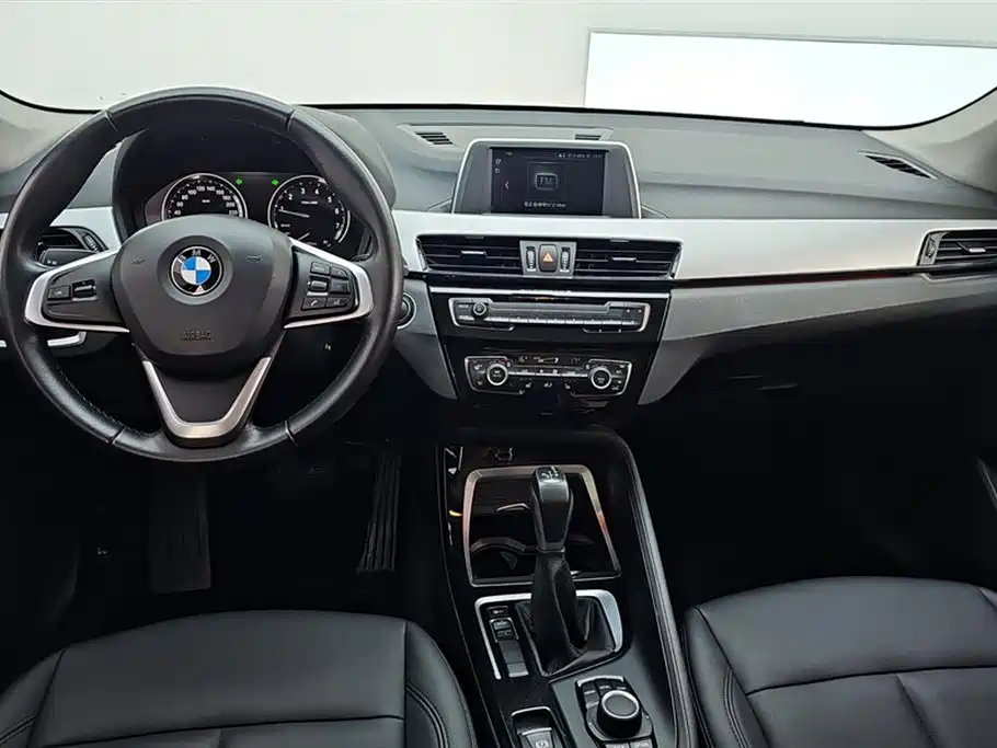 BMW X1 2019 sDrive20Li Leading Model фото 12