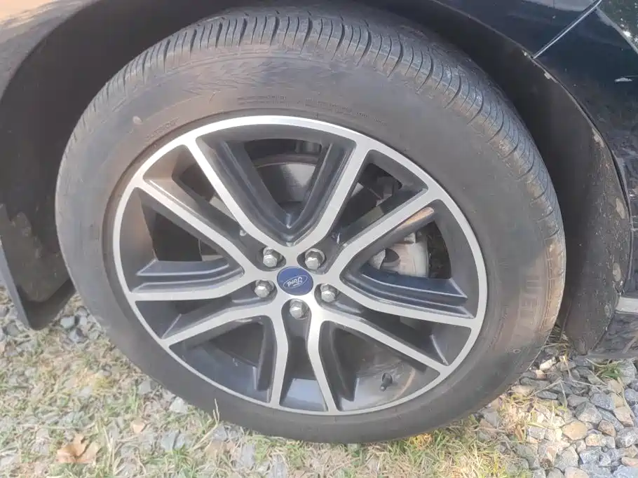 Фото 6 - Ford Edge