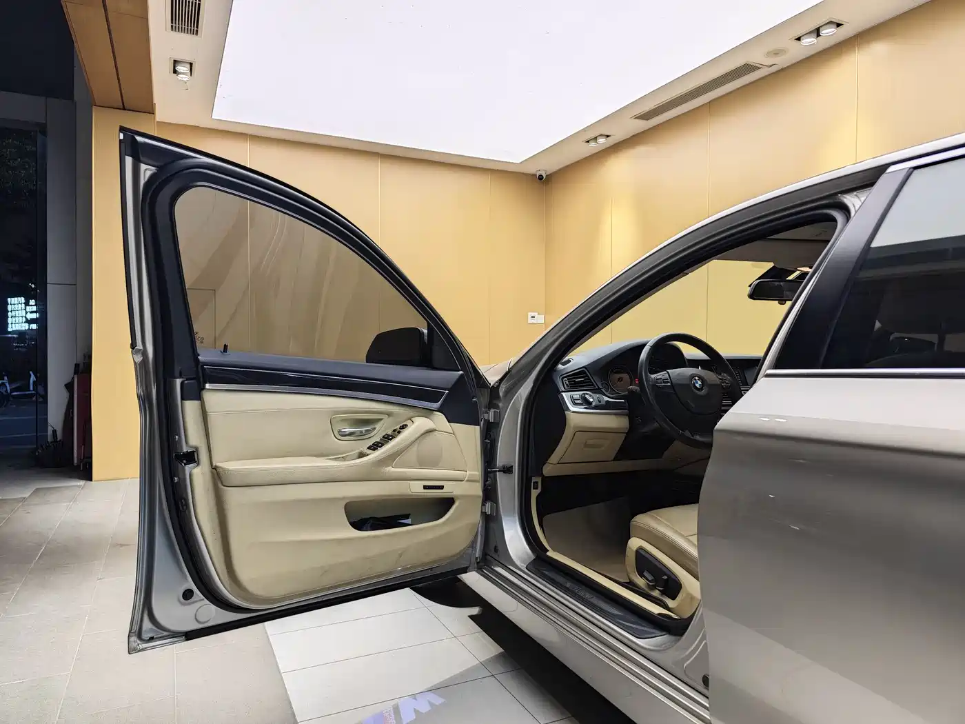 BMW 5 Series 2014 520Li Elegance фото 7
