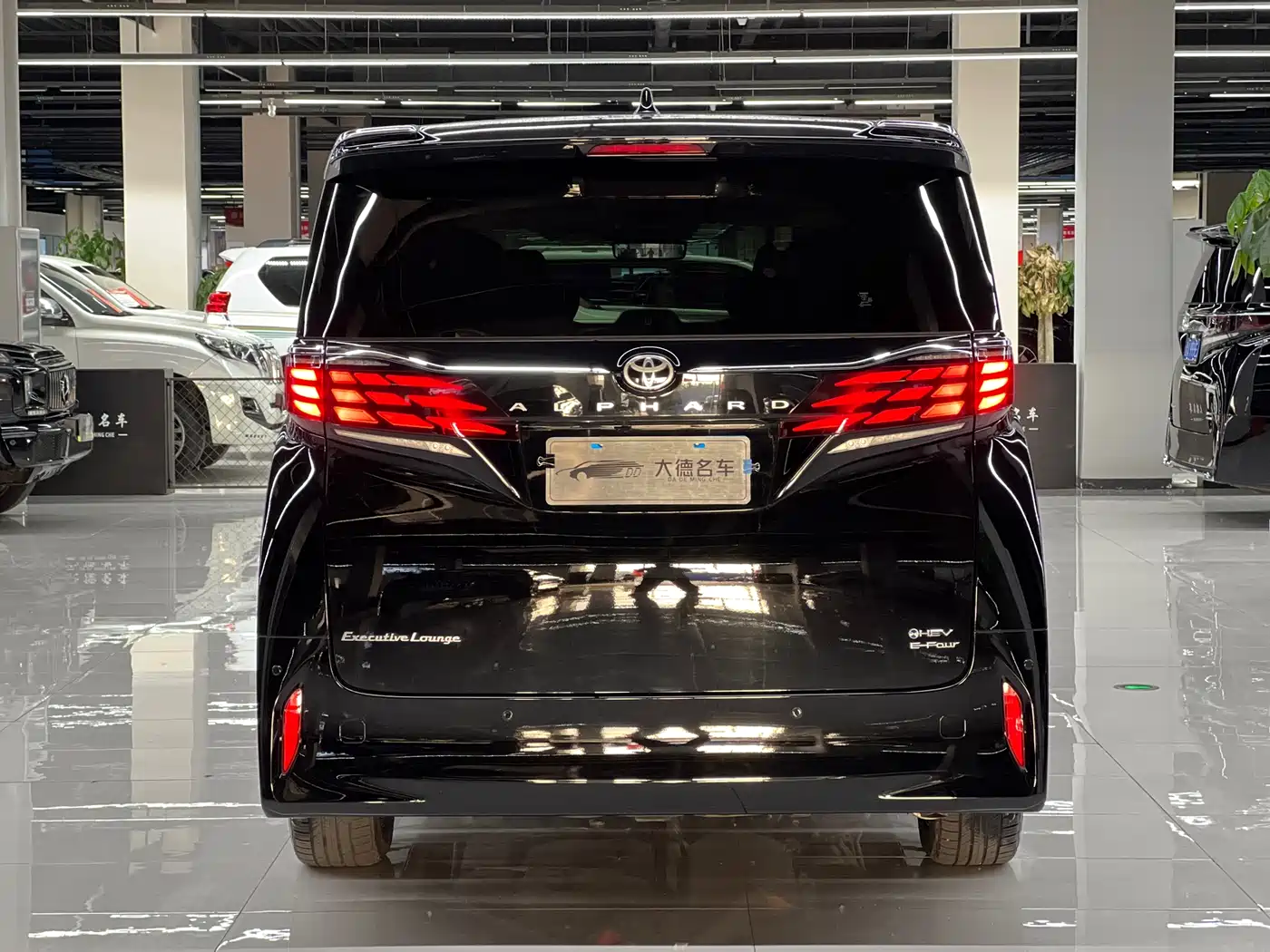 Toyota Alphard 2024 Hybrid 2.5L Ultimate Enjoyment Edition фото 5