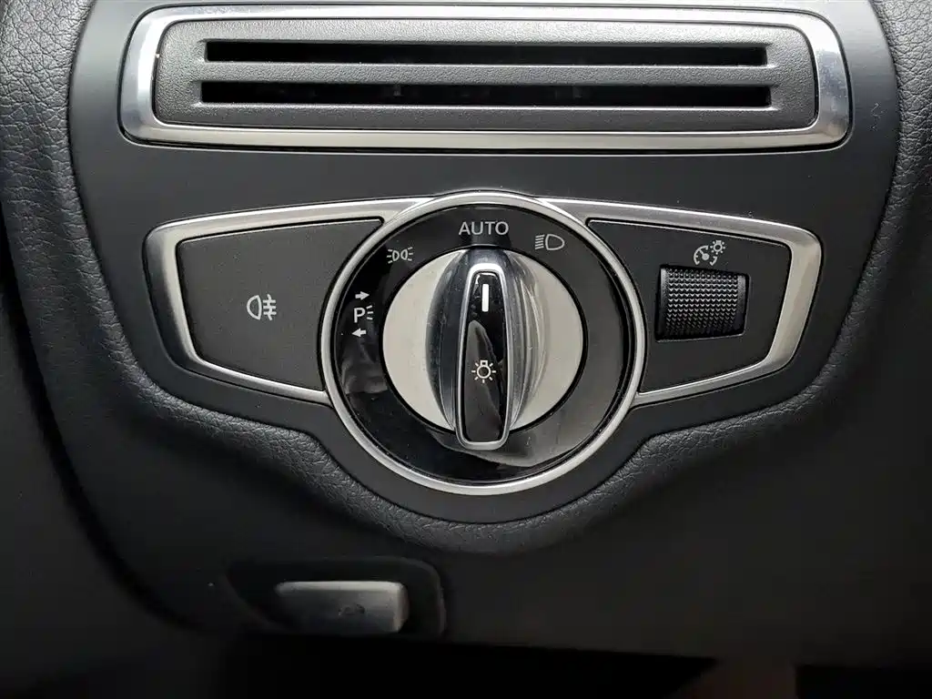 Mercedes-Benz C-Class 2015 Facelift C 180 L Sport фото 21