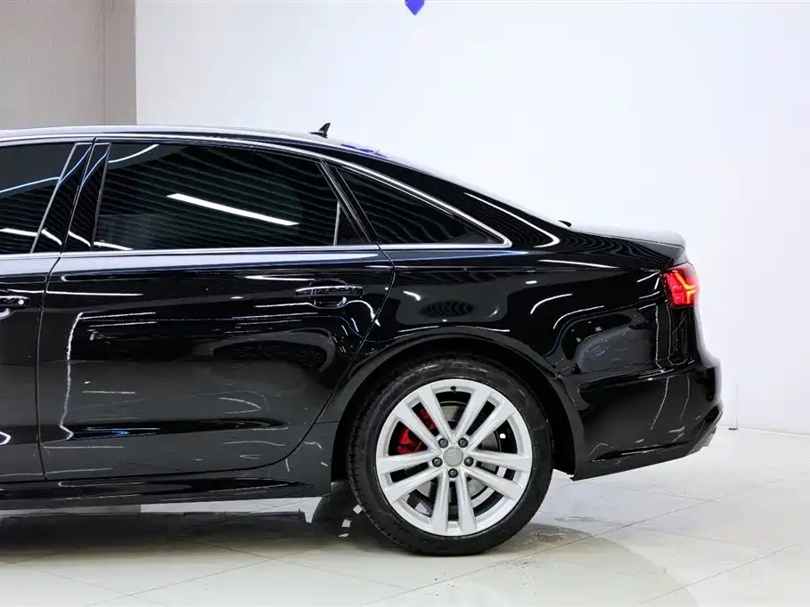 Audi A6L 2018 30th Anniversary 45 TFSI quattro Sport фото 4