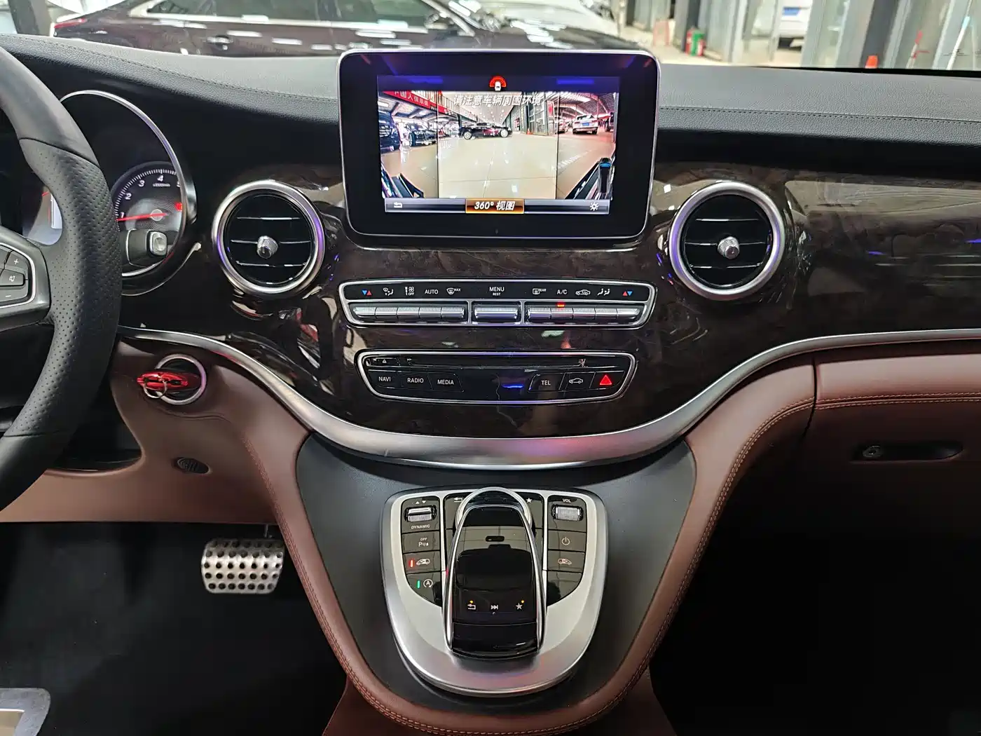 Mercedes-Benz V-Class 2018 V 260 L Premium Long Wheelbase Edition China VI фото 18