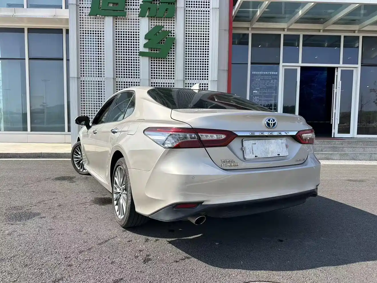 Toyota Camry 2018 Hybrid 2.5HG Luxury Edition фото 4