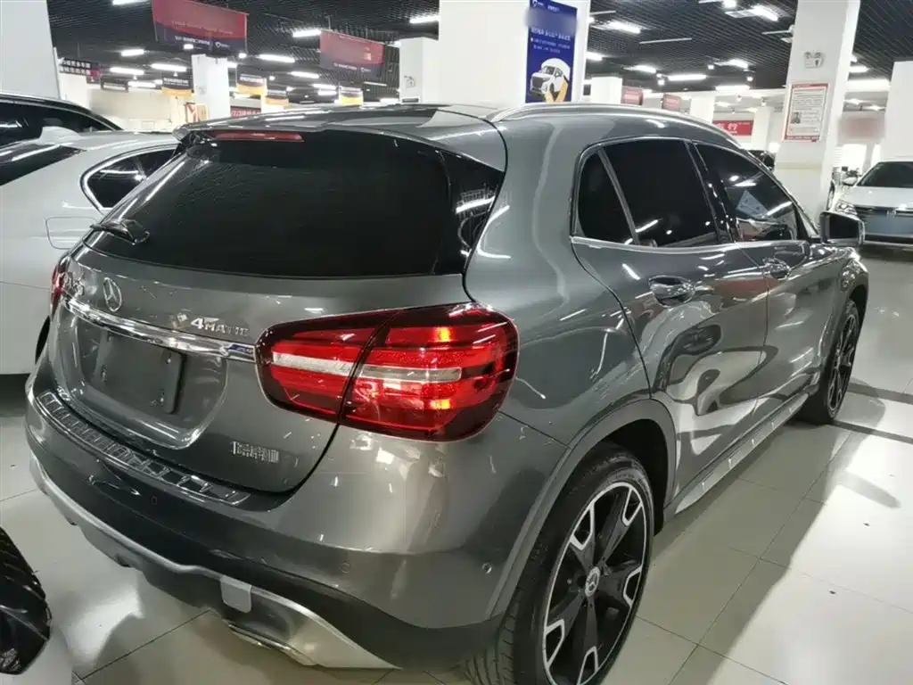 Mercedes-Benz GLA 2017 GLA 220 4MATIC Fashion фото 7