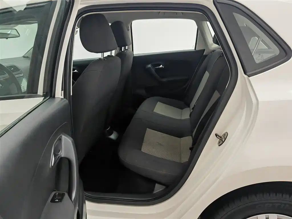 Volkswagen Polo 2016 1.4L Automatic Trend фото 15