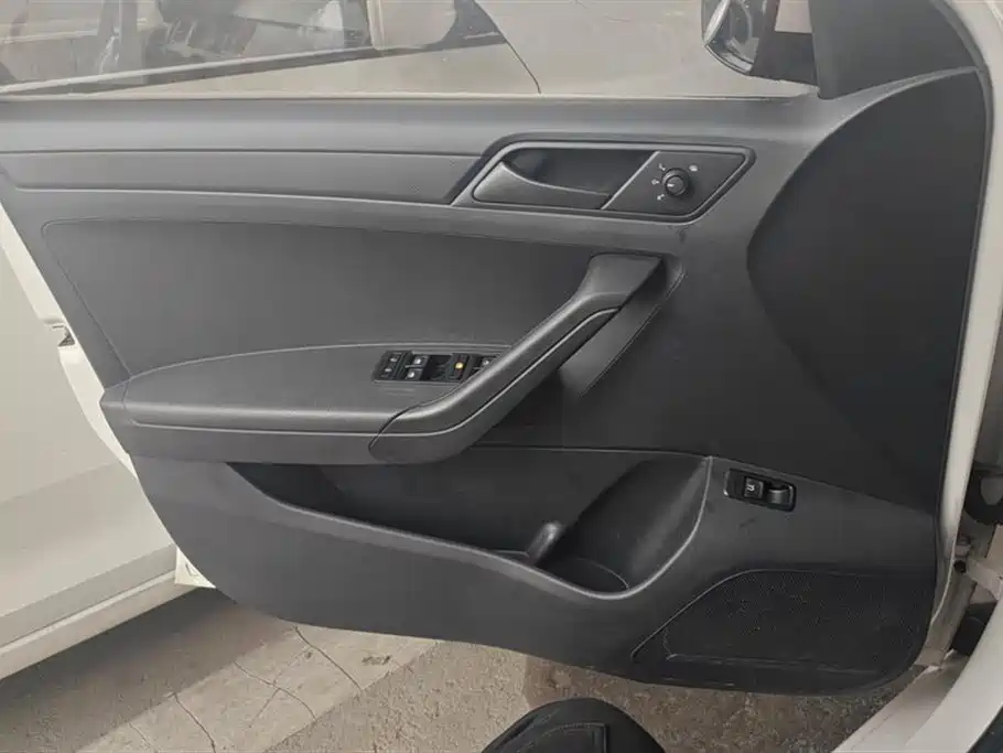 Volkswagen Jetta 2017 1.5L Manual Fashion фото 7