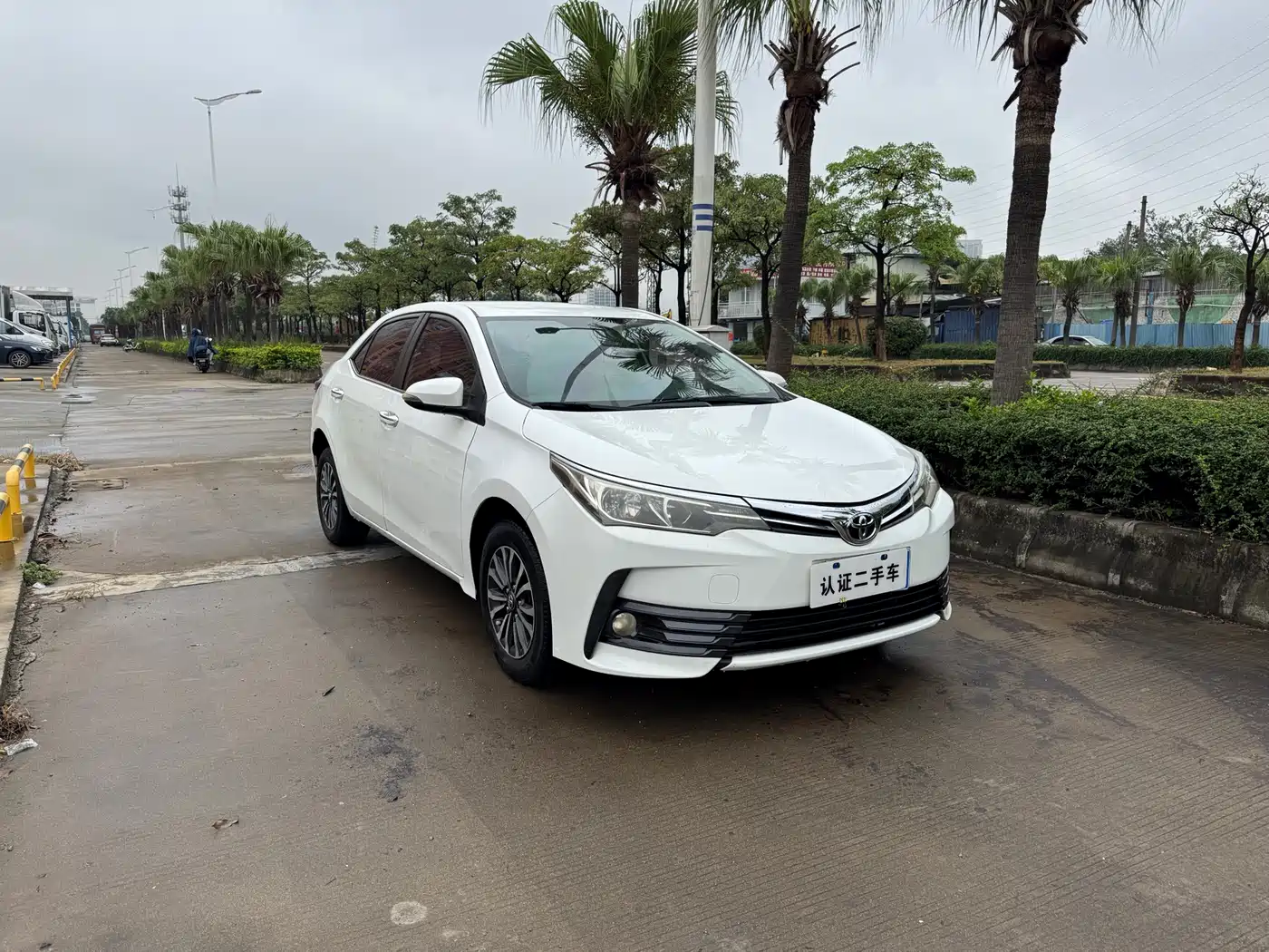 Toyota Corolla 2017 Facelift 1.2T S-CVT GL фото 3