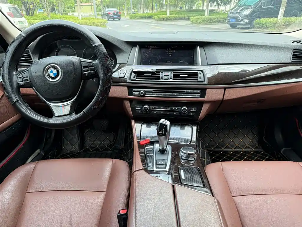 BMW 5 Series 2014 528Li Leading Edition фото 5