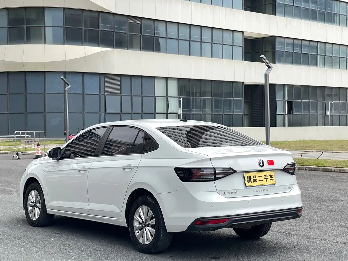 Volkswagen Lavida 2023 New Sharp 1.5L Auto Aspiration Edition фото 9