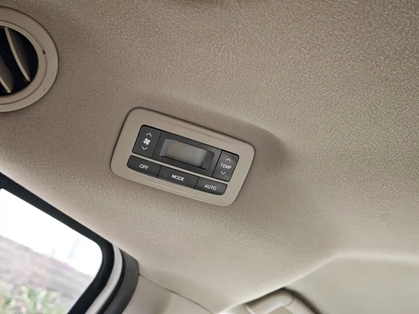 Toyota Sienna 2013 3.5L 4WD Automatic фото 20