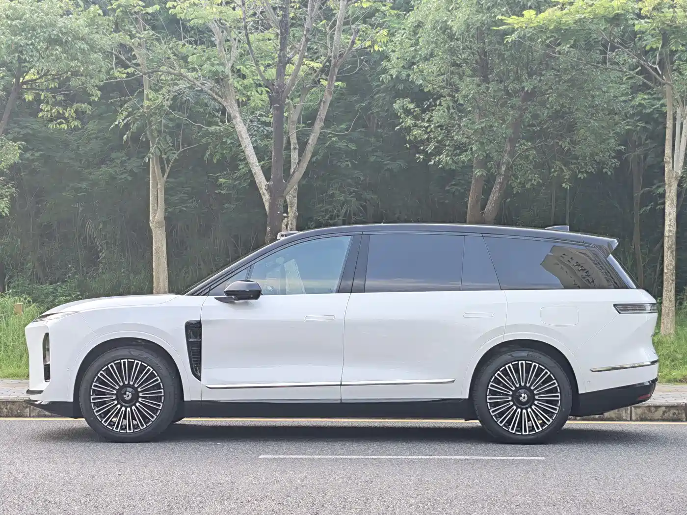 NIO ES8 2025 Model 6-Seat Executive Luxury Edition фото 3