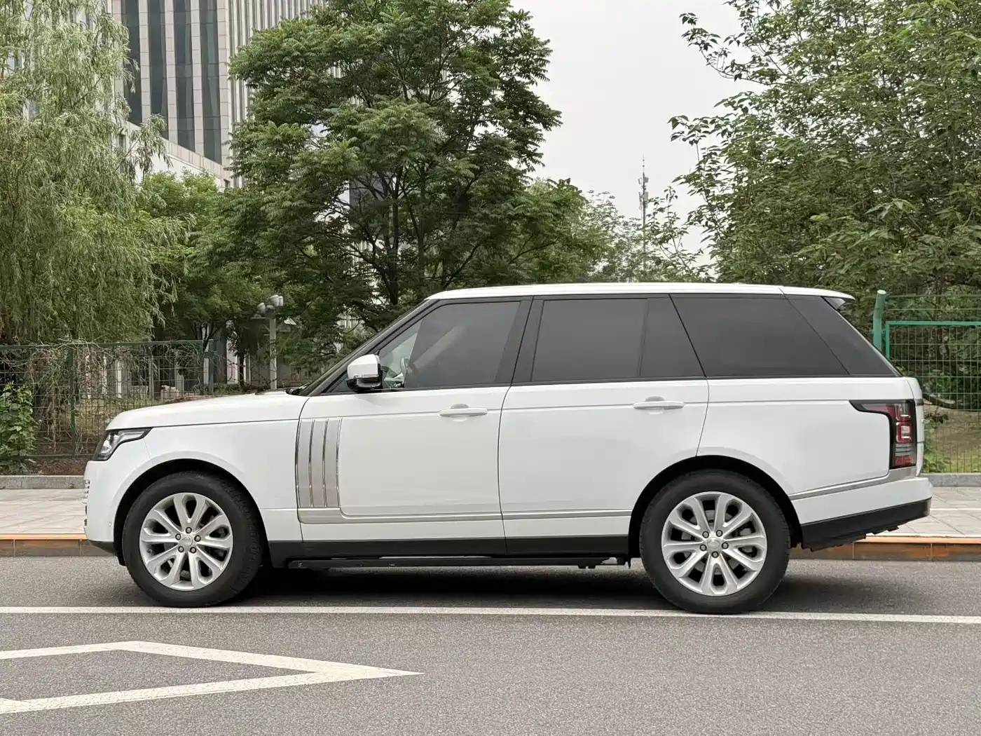 Land Rover Range Rover 2014 3.0 SC V6 Vogue фото 3