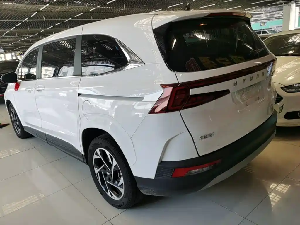 Photo 5 - Hyundai Custo