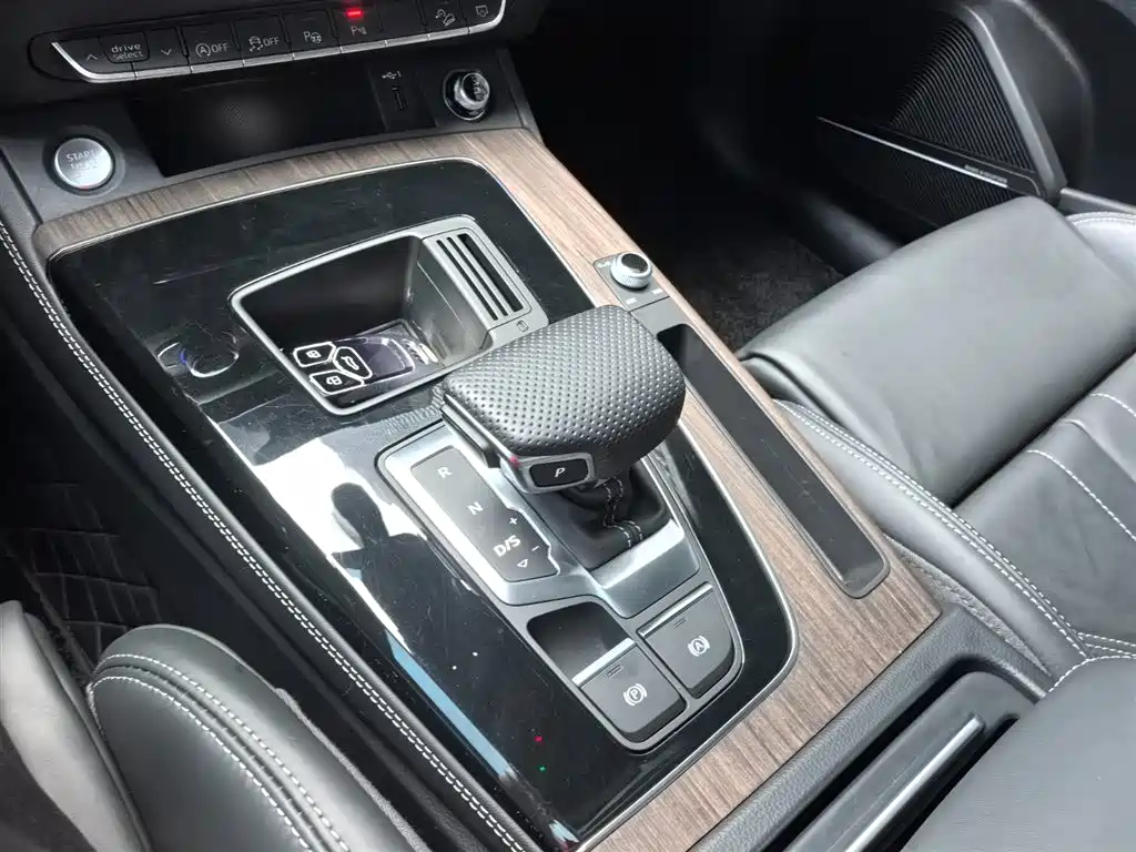 Audi Q5L 2024 Model 45 TFSI Premium Dynamic фото 8