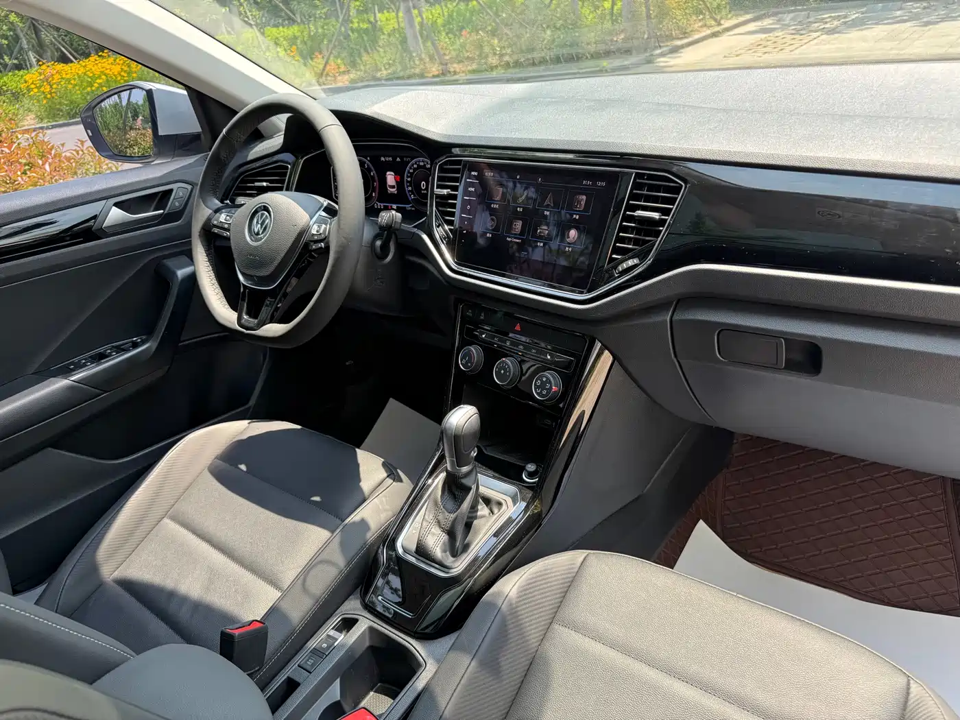 Volkswagen T-ROC 2021 280TSI DSG 2WD Comfort Smart Connect Edition фото 25