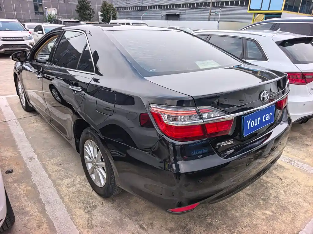 Фото 4 - Toyota Camry