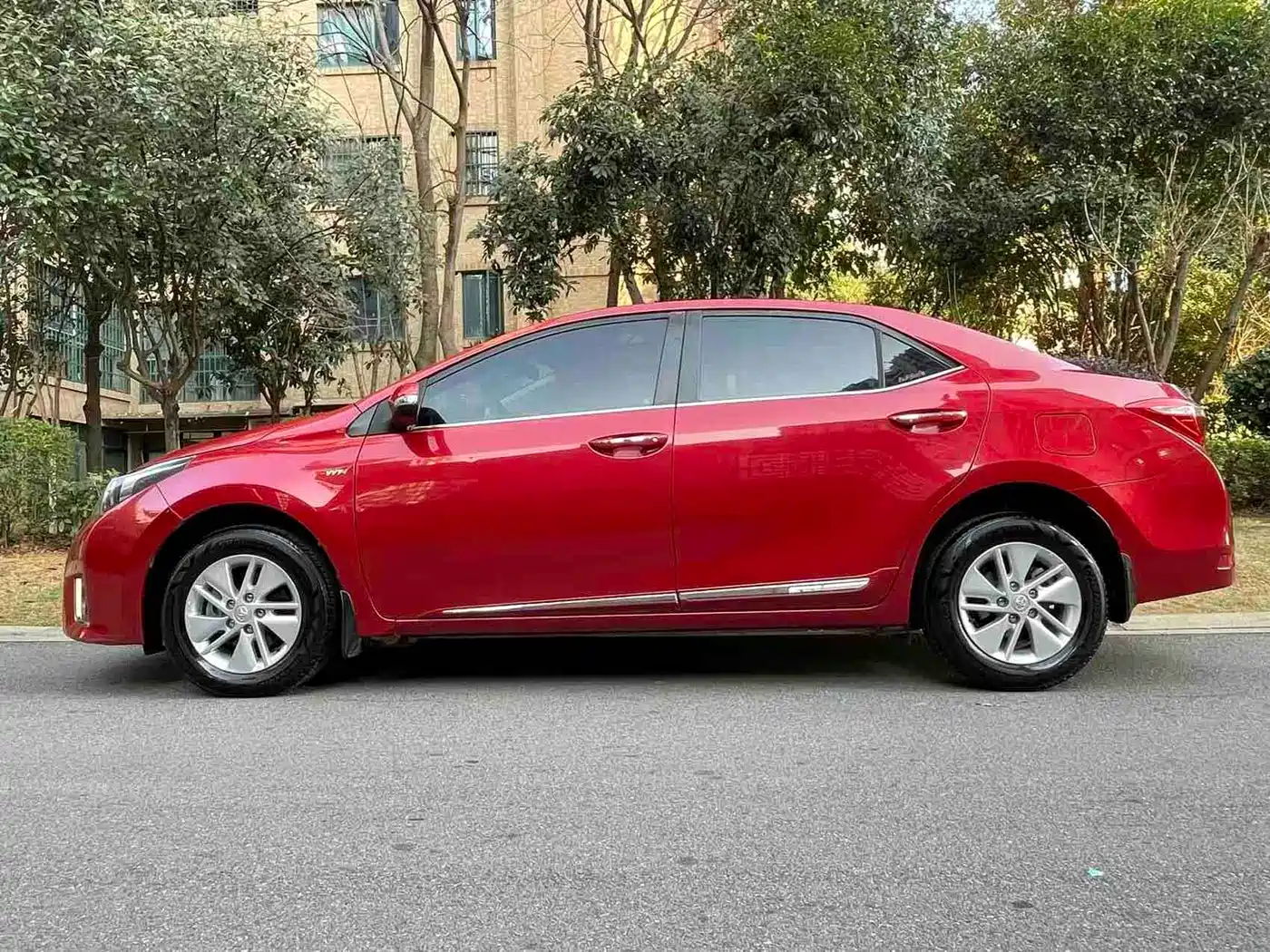 Toyota Corolla 2014 1.6L CVT GL-i фото 3