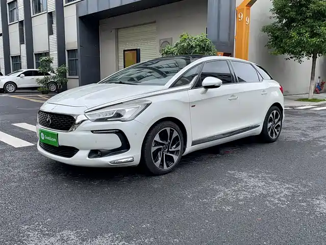 DS DS 5 2015 1.8T Premium THP200