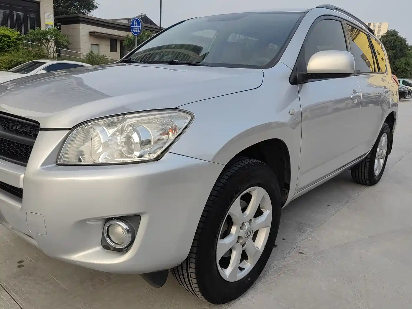 Toyota RAV4 Rongfang 2011 2.0L Automatic Classic Edition фото 8