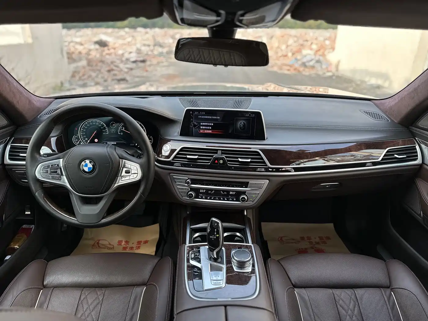 BMW 7 Series 2017 740Li xDrive Luxury Edition фото 12