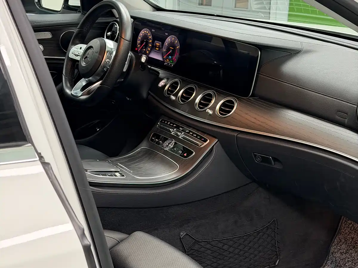 Mercedes-Benz E-Class 2019 E 260 L Sport фото 17