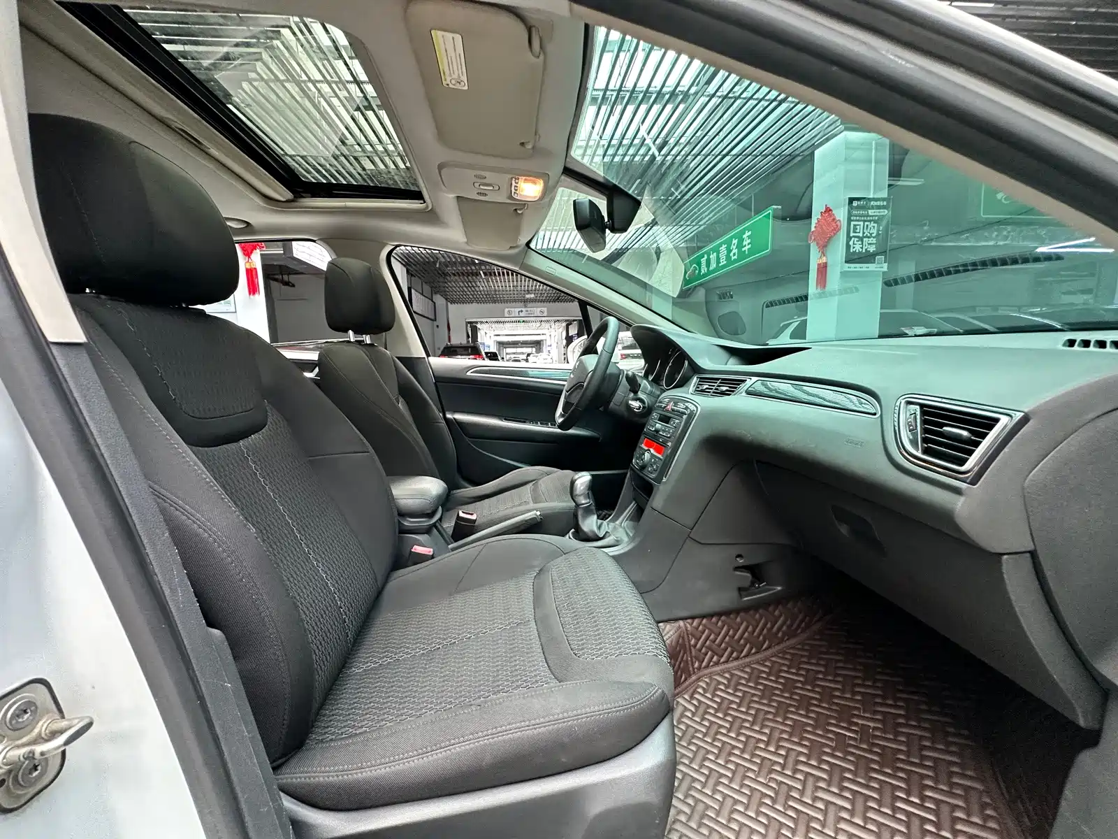 صورة 8 - Peugeot 308