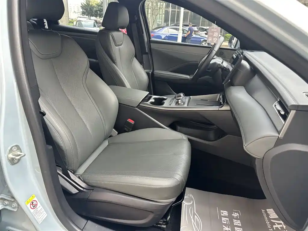 BYD Qin PLUS 2025 DM-i Smart Drive 55KM Leader фото 7