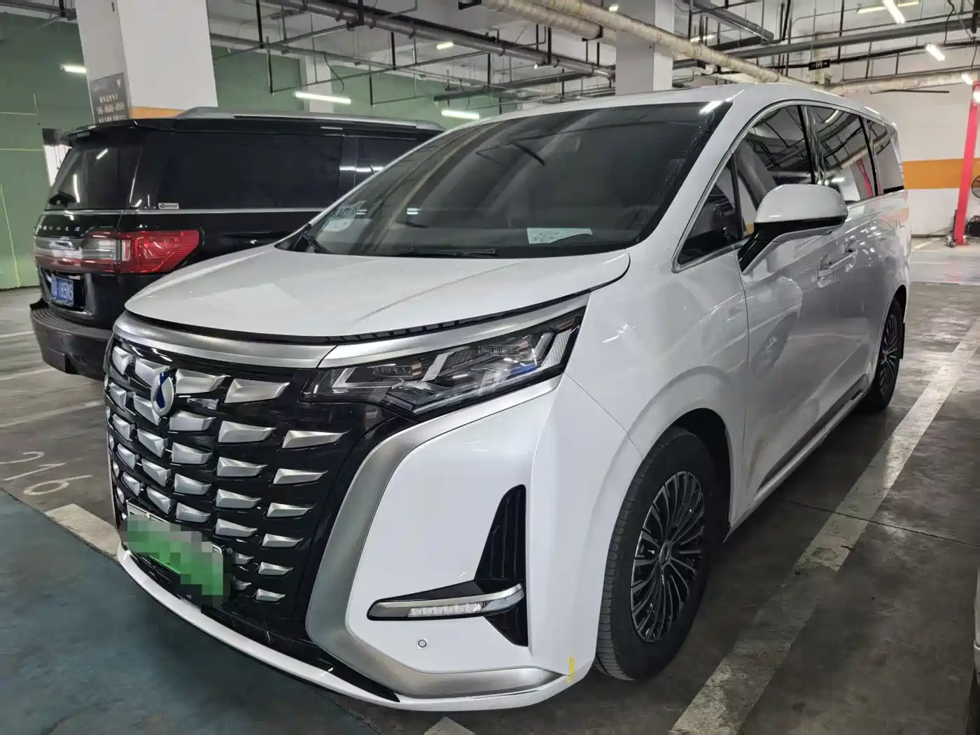 Denza D9 2022 DM-i 970 All-Wheel Drive Honor Edition фото 2