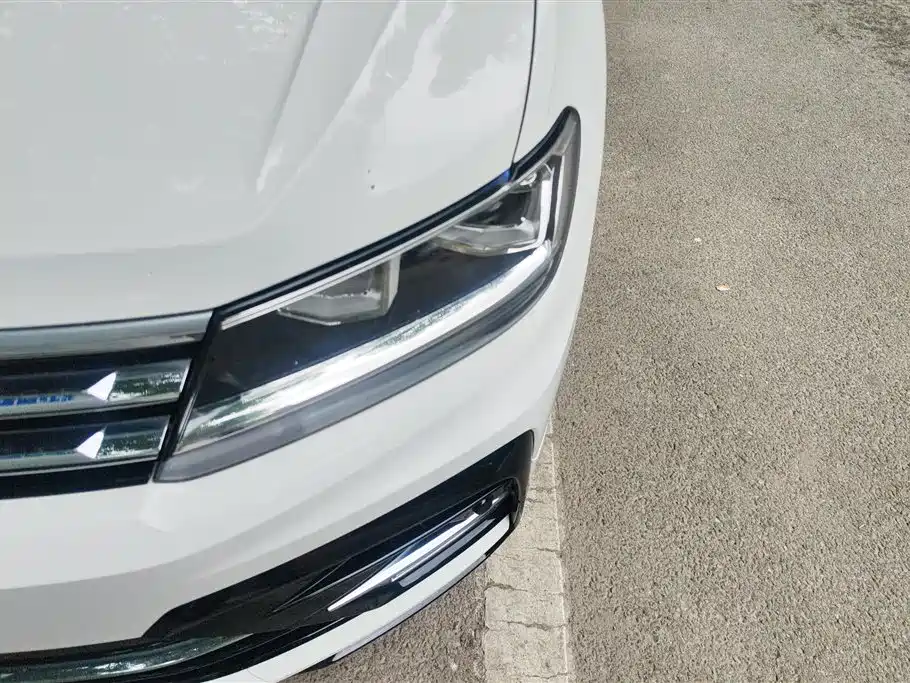 Volkswagen Tiguan L 2021 330TSI Automatic 2WD R-Line Premium фото 5