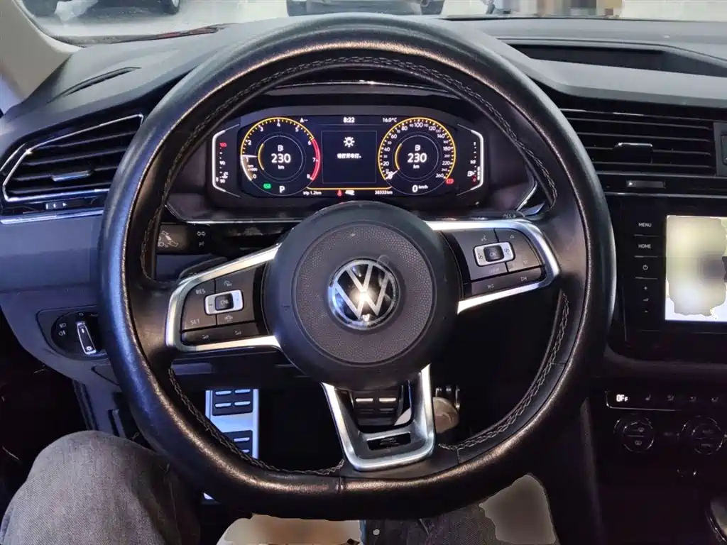 Volkswagen Tiguan L 2021 330TSI Automatic 2WD R-Line Premium фото 11