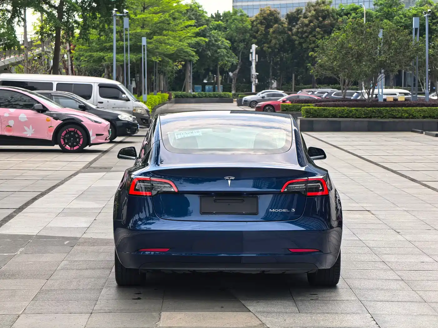 TESLA MODEL 3