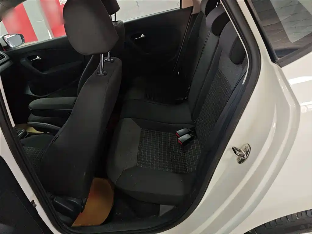 Volkswagen Polo 2014 1.6L Automatic Comfort Edition фото 14