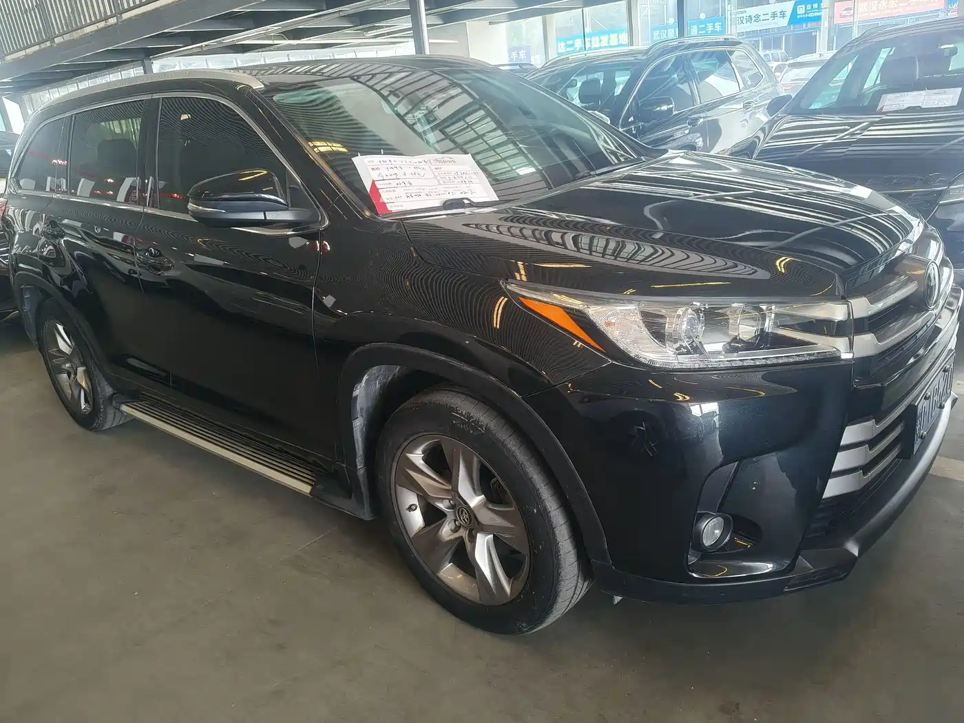 Photo 2 - Toyota Highlander