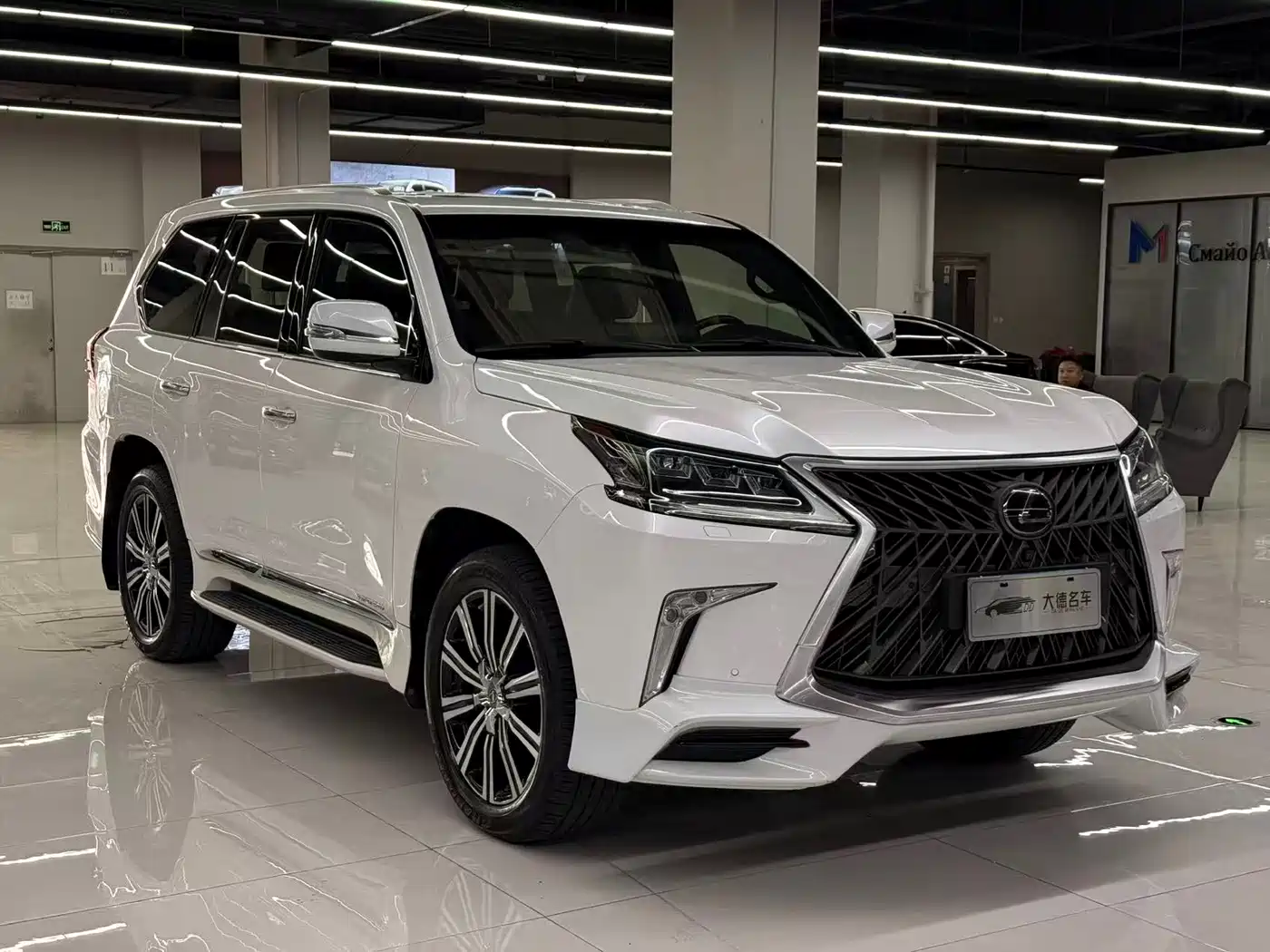 Lexus LX 2019 570 Peak Special Edition фото 3