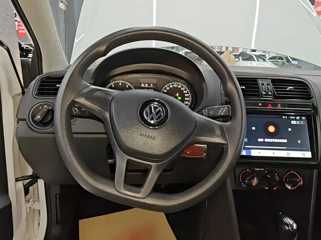 Volkswagen Polo 2018 1.5L Auto Safe Drive фото 11