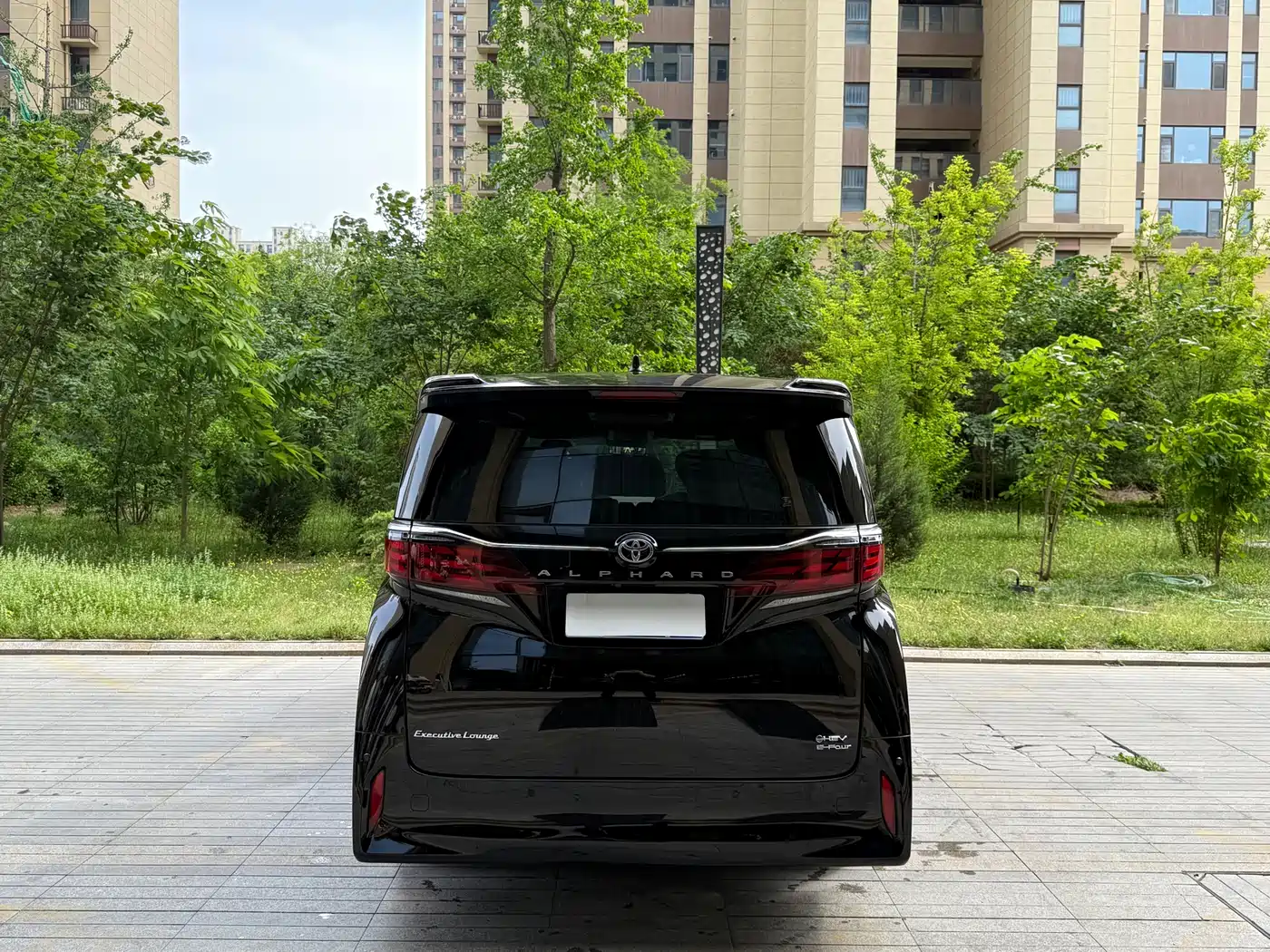 Toyota Alphard 2024 Hybrid 2.5L Ultimate Enjoyment Edition фото 6