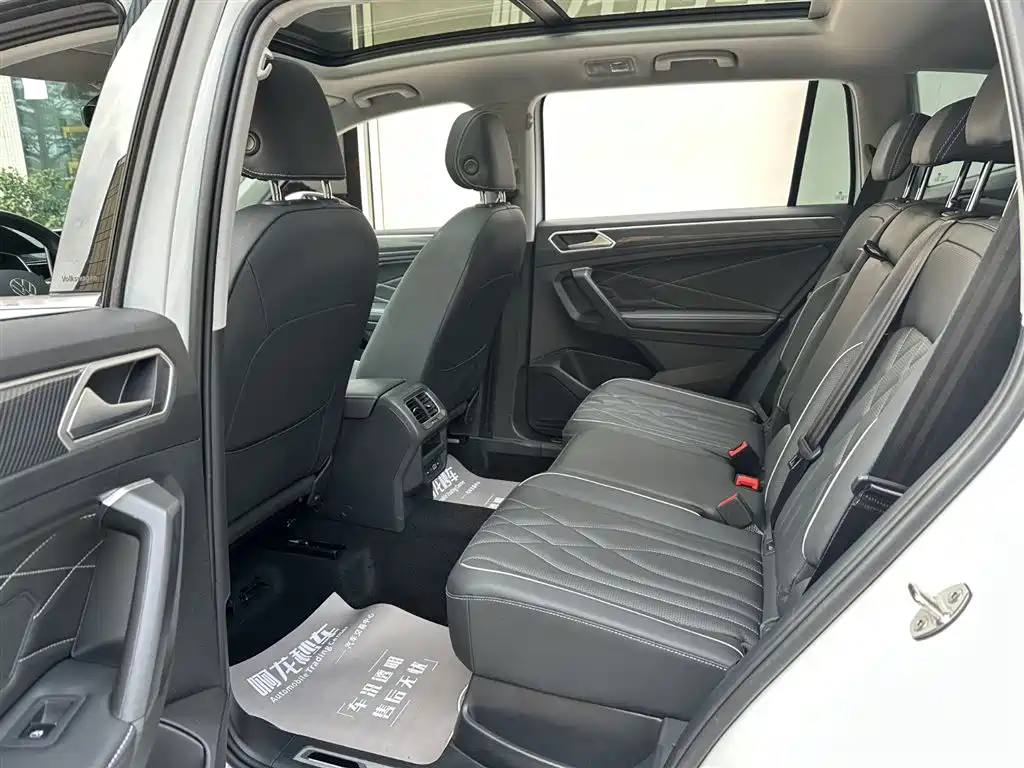 Volkswagen Tiguan L 2024 330TSI Automatic 2WD R-Line Premium Enjoyment Edition фото 7