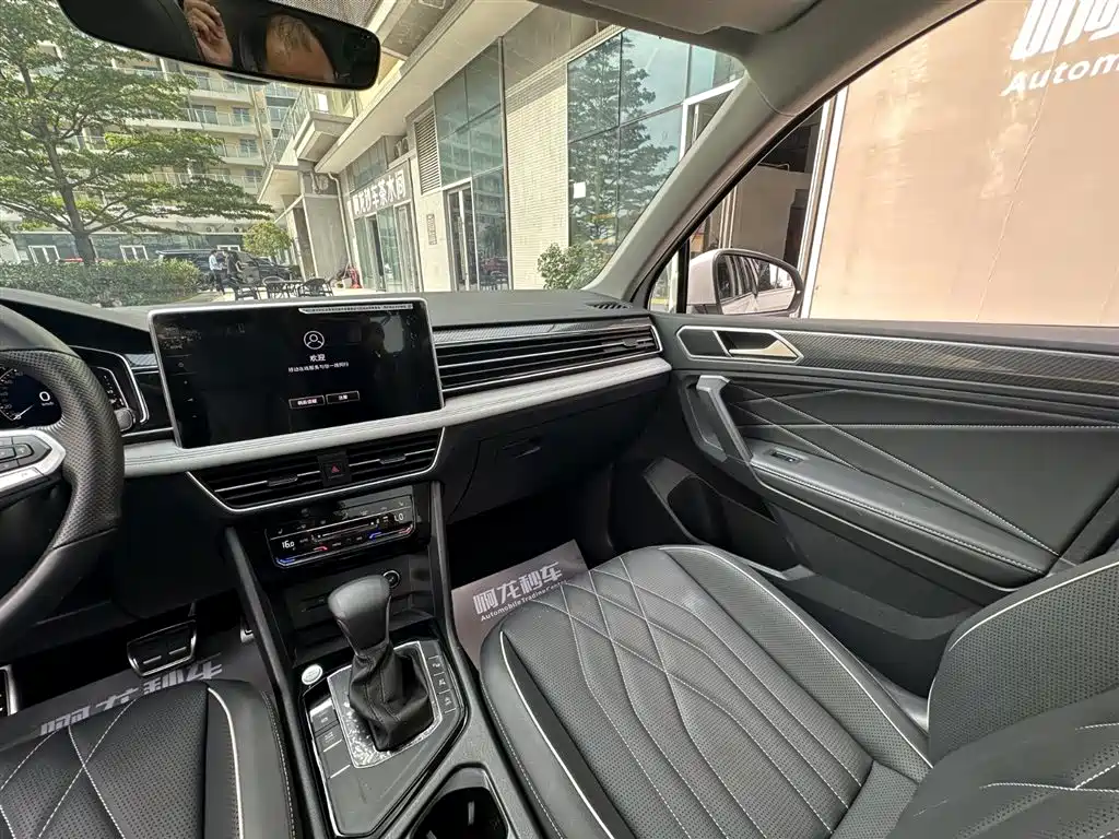 Volkswagen Tiguan L 2024 330TSI Automatic 2WD R-Line Premium Enjoyment Edition фото 24
