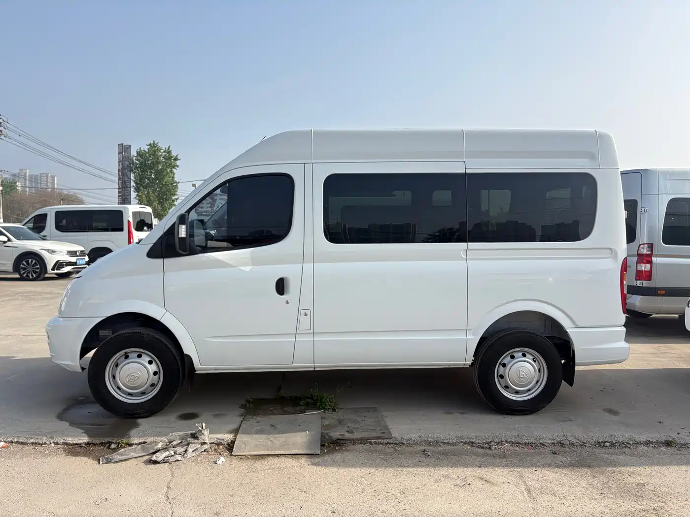 SAIC Maxus Xintu V80 2023 2.0T AMT Classic Aoyun Power Edition Short Wheelbase Medium Roof 5/6 Seats фото 2