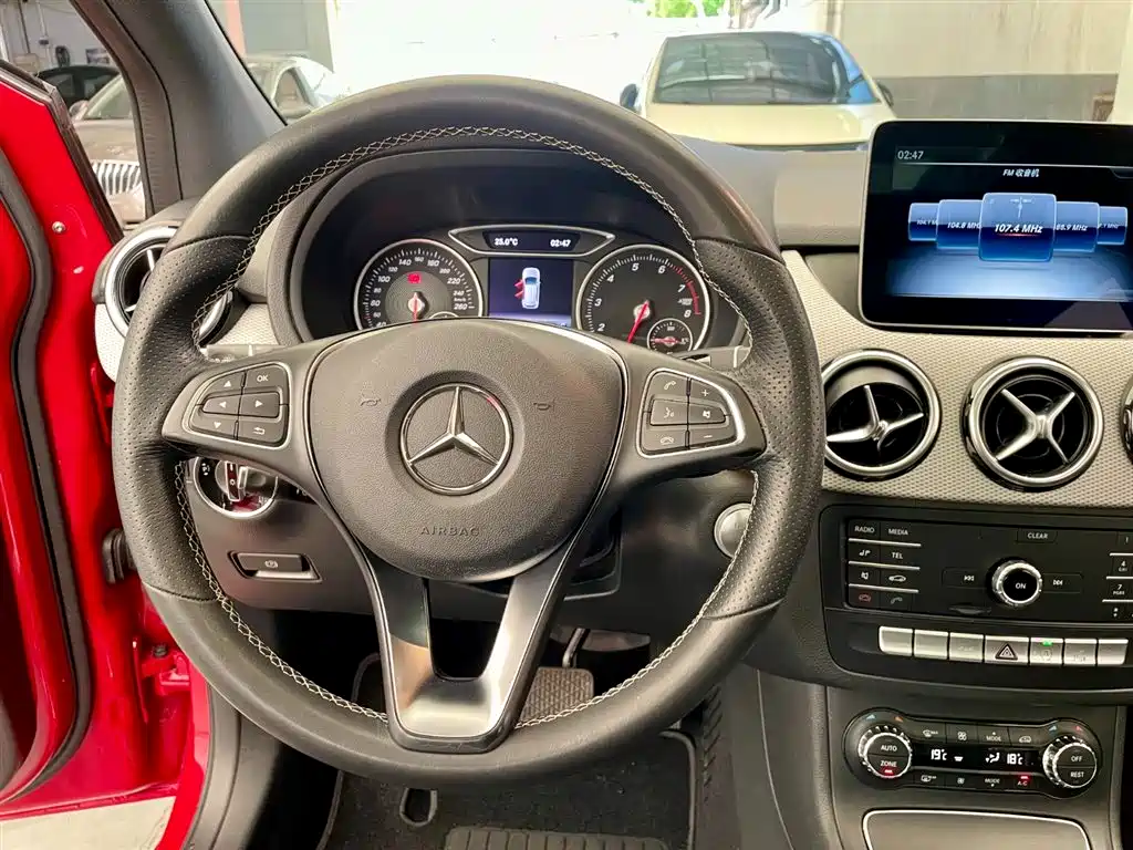 Mercedes-Benz B-Class 2018 B 200 Fashion фото 12
