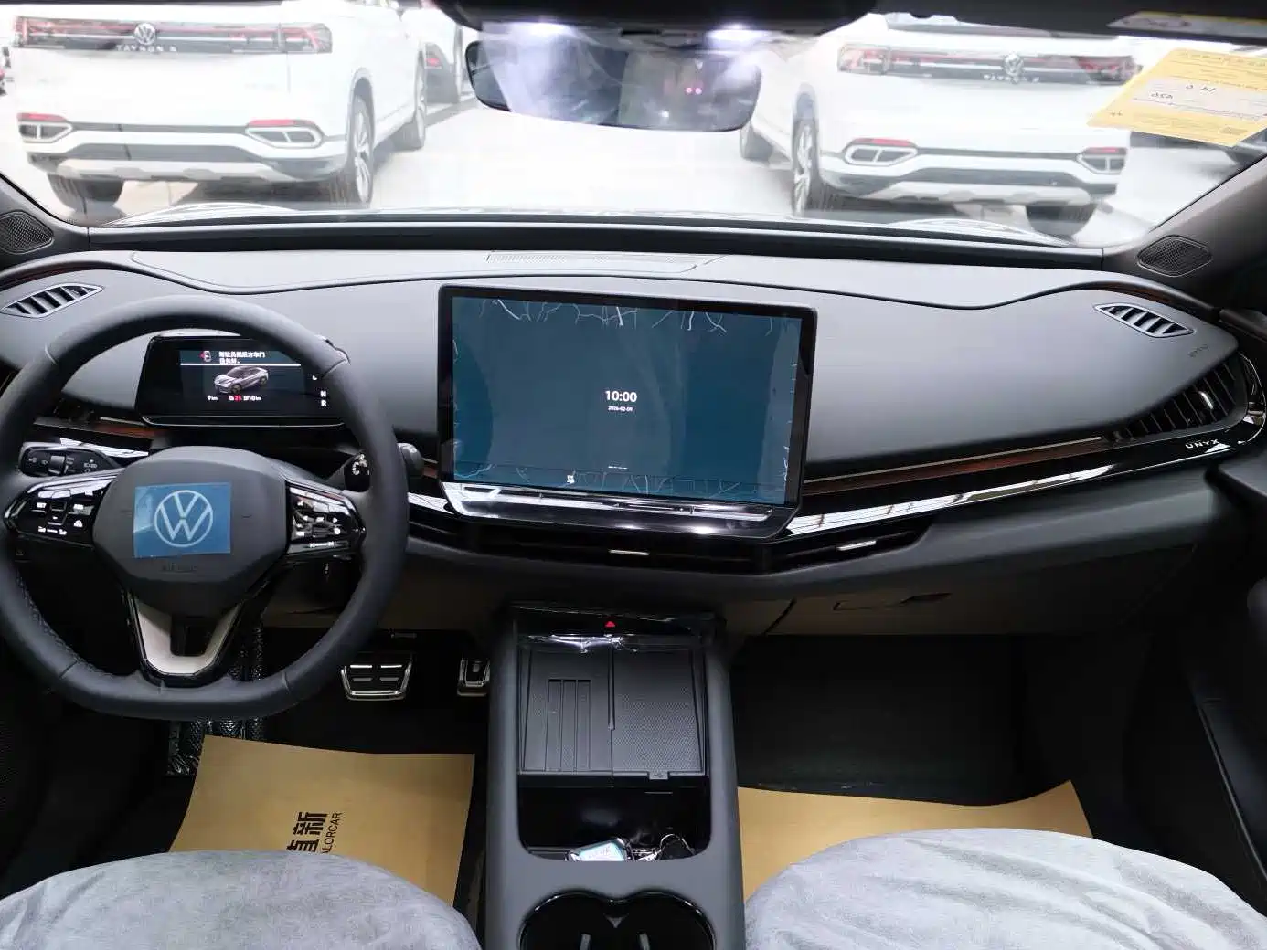 VOLKSWAGEN WITH THE CROWD 06