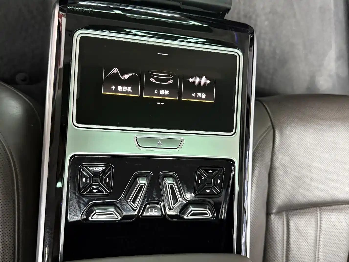 Фото 13 - Audi A8