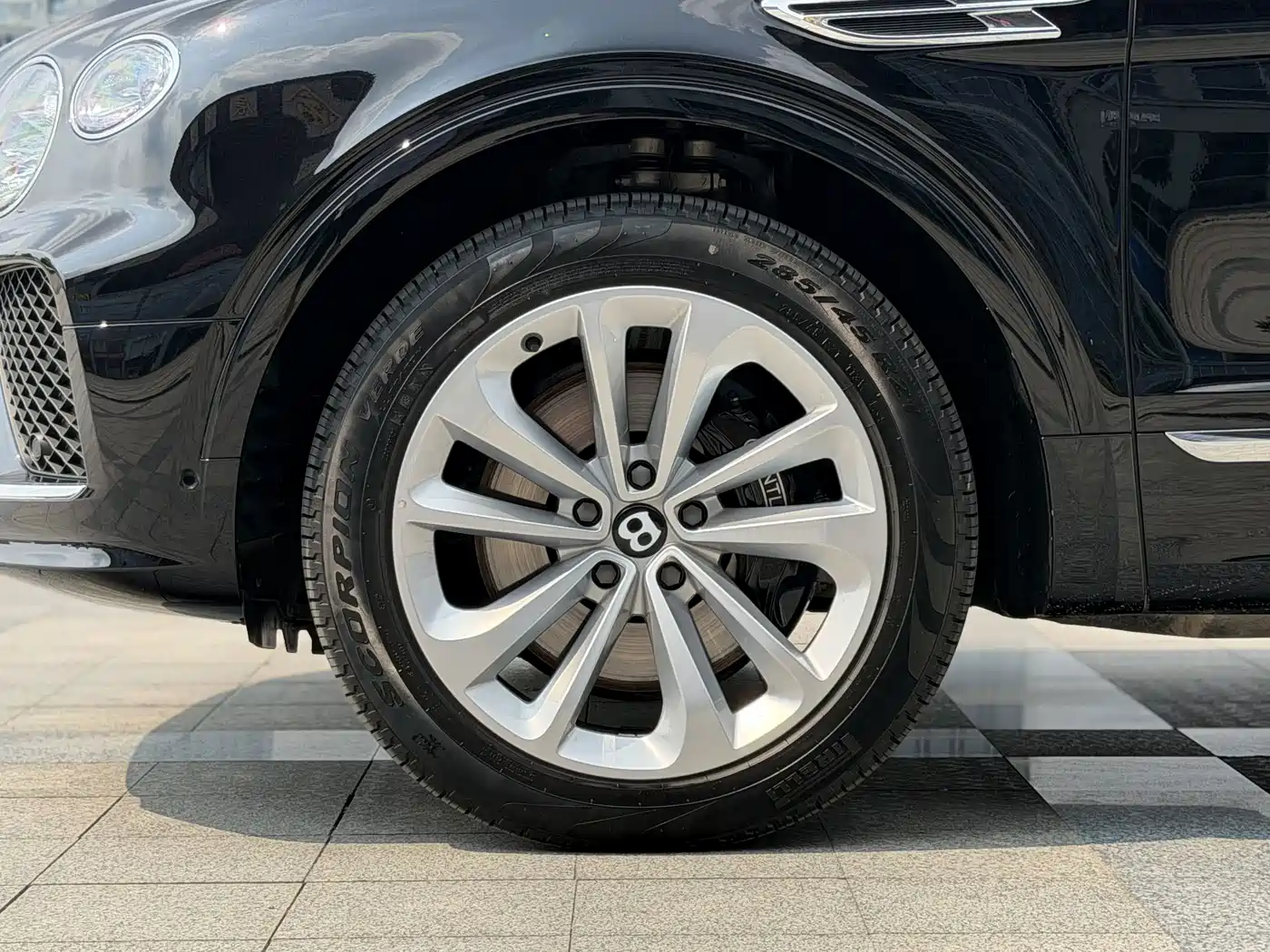 Bentley Bentayga 2025 2024 4.0T V8 Long Wheelbase