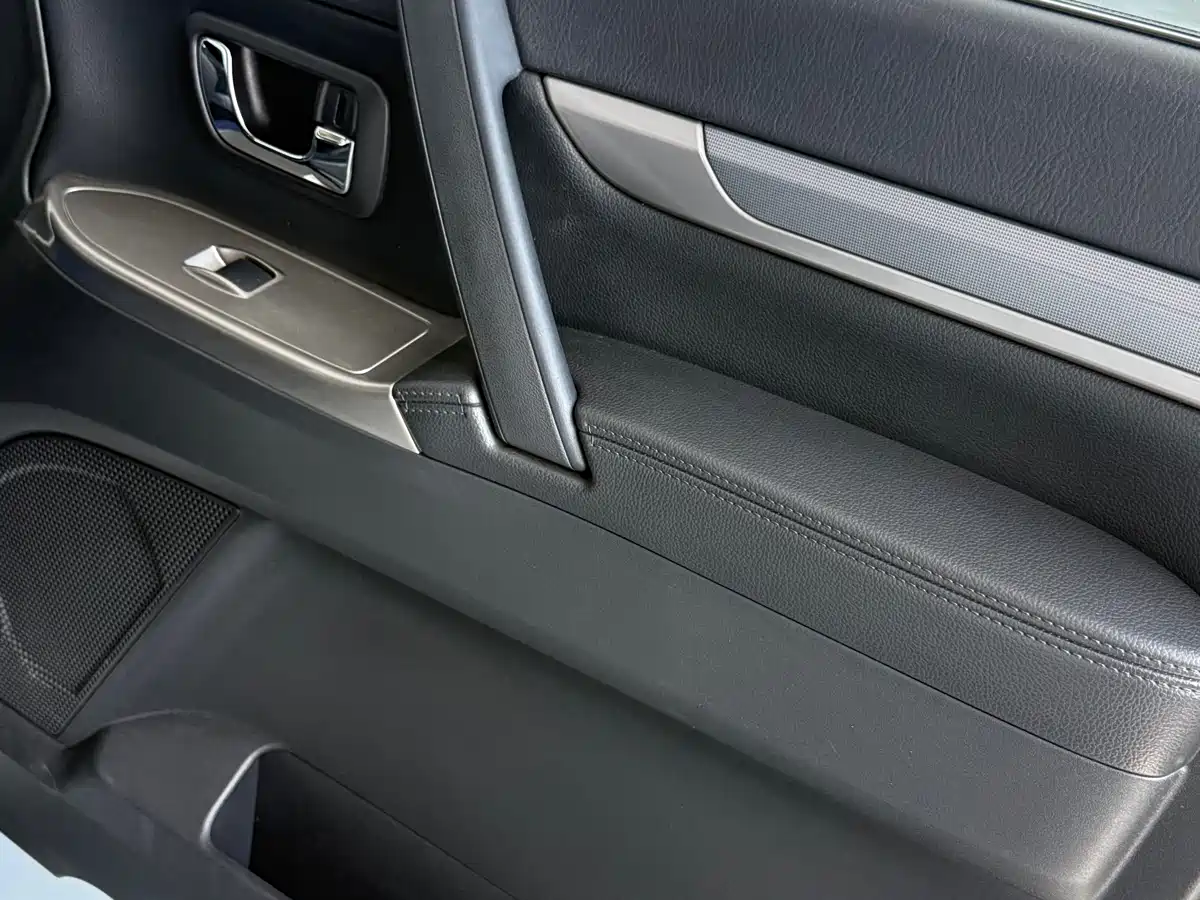 Mitsubishi Pajero (Import) 2020 3.0L Automatic Premium Edition фото 23
