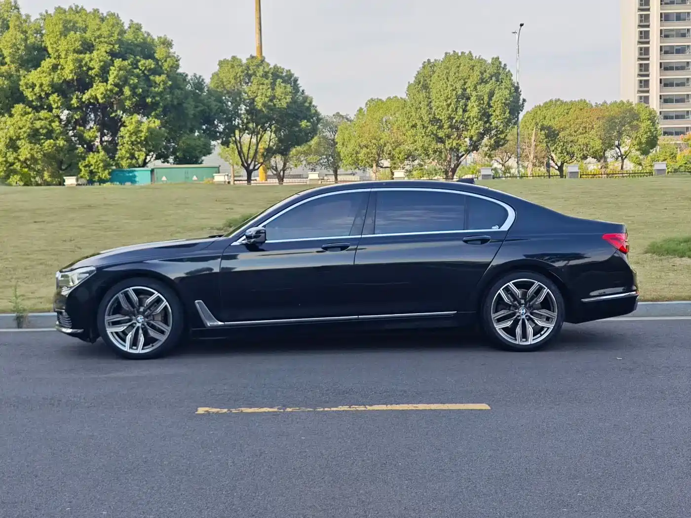 BMW 7 Series 2017 730Li Leading Edition фото 3
