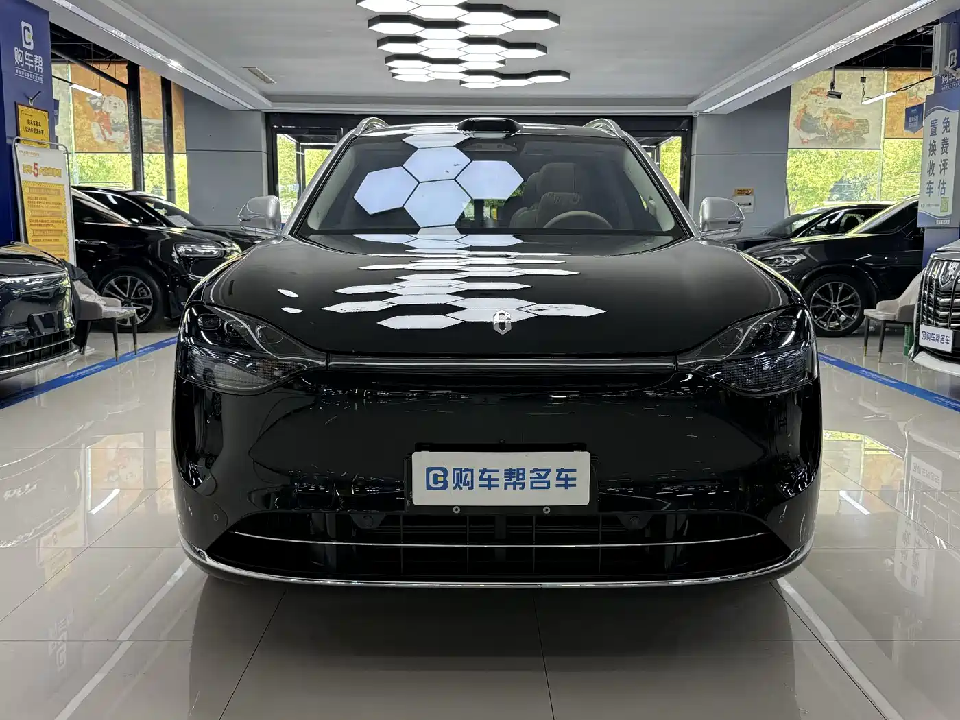 AITO Wenjie AITO M9 2025 Extended Range Ultra 52kWh 6-Seater фото 2