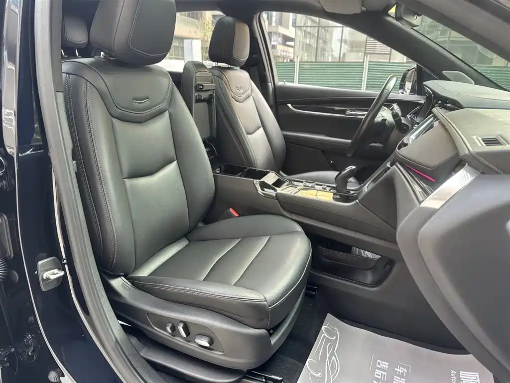 CADILLAC XT5