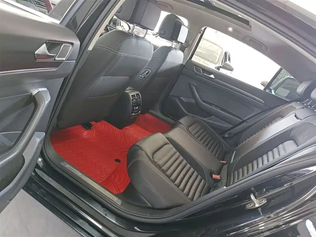 Volkswagen Magotan 2020 330TSI DSG Luxury фото 17