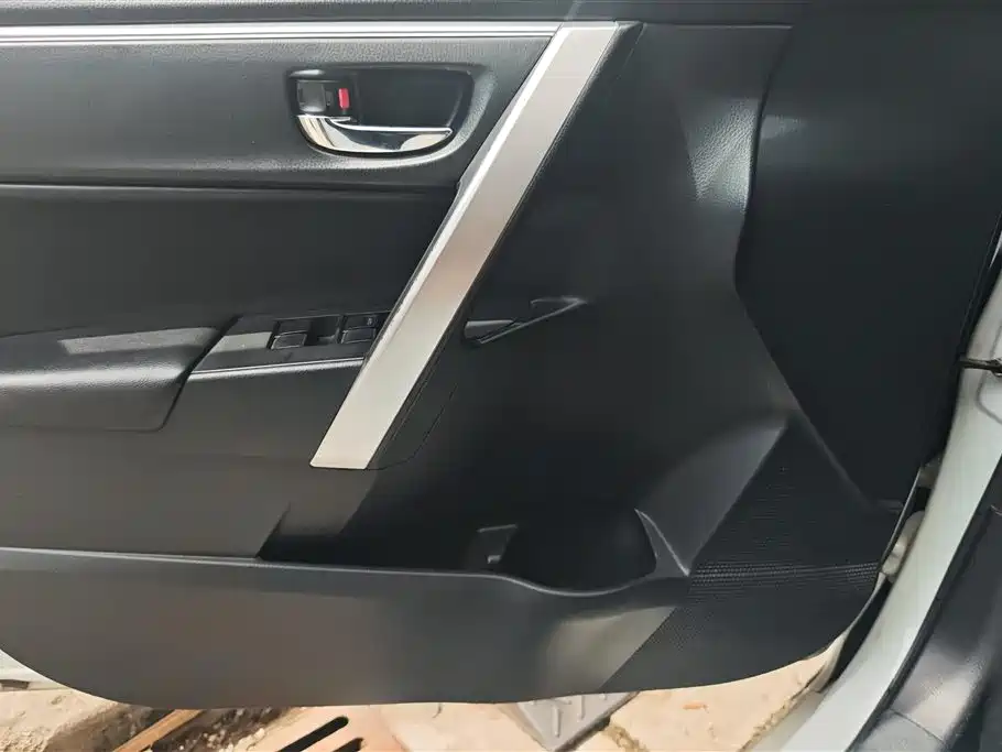 Toyota Levin 2017 Facelift 185T CVT Elite (China V) фото 7